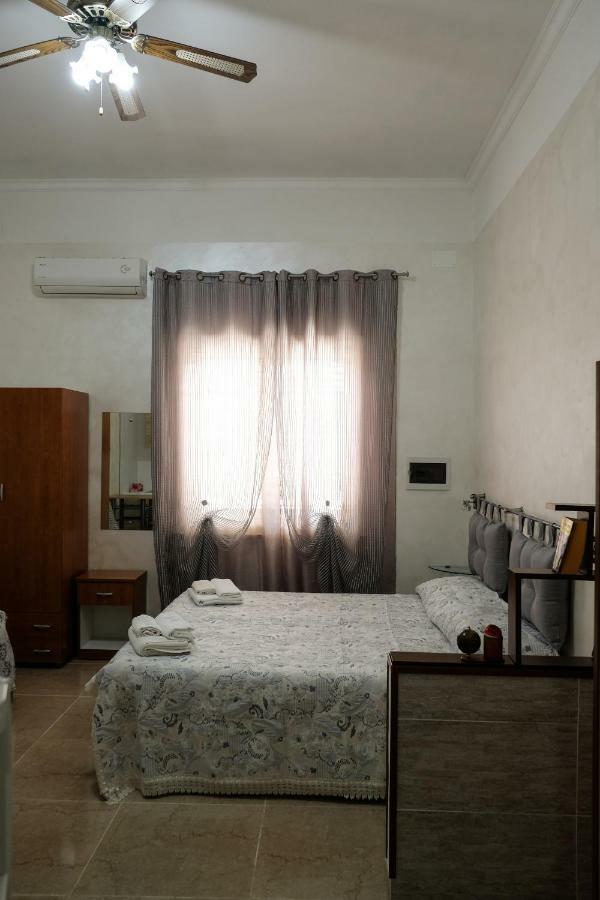 Bed & Breakfast Delle Palme Trapani Exteriör bild